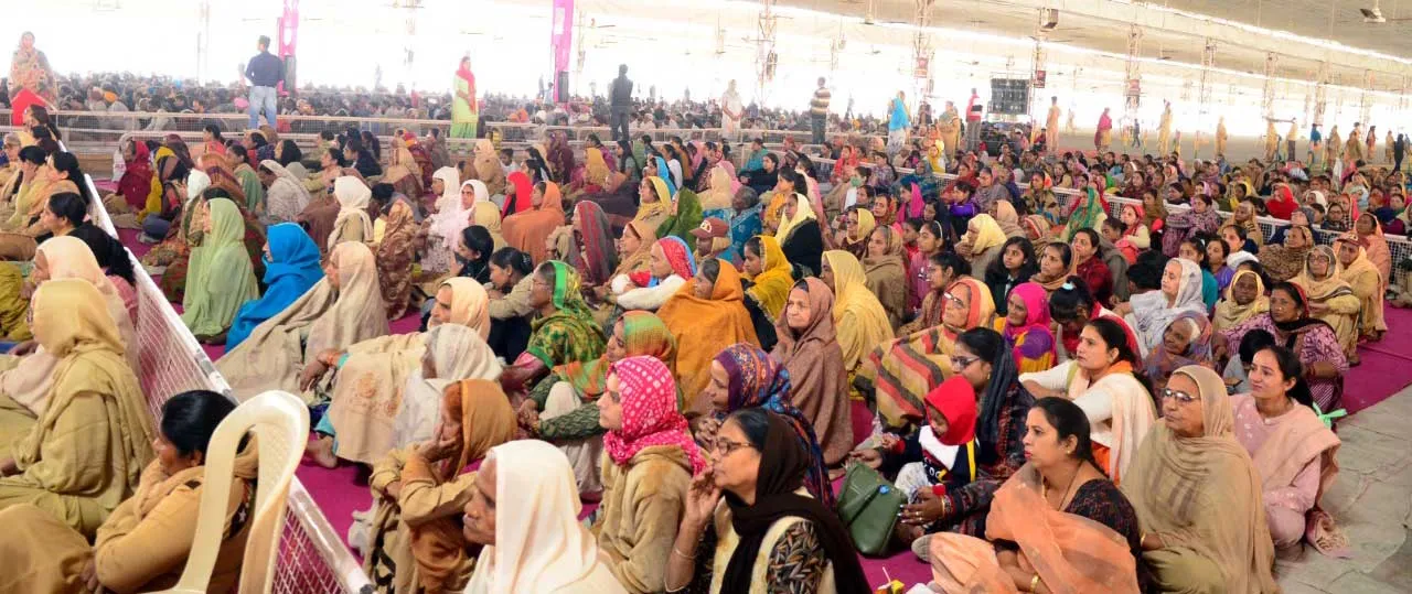 शाह सतनाम जी धाम सरसा नामचर्चा में उमड़े डेरा श्रद्धालु