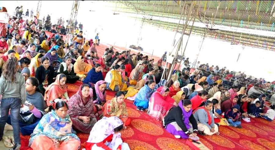 ब्लॉक स्तरीय नामचर्चा में संगत ने गाया गुरुयश