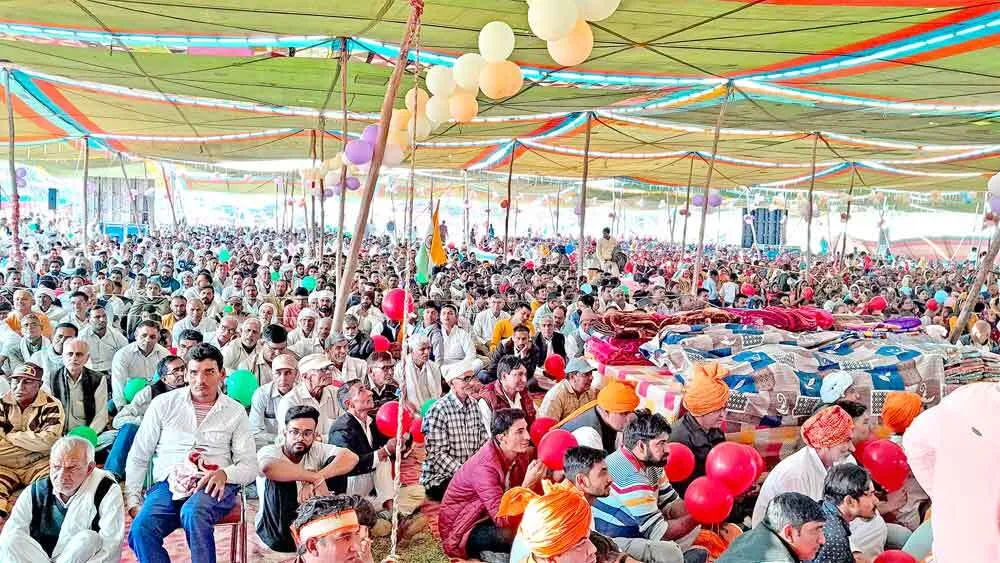 साध-संगत ने नाच गाकर किया अपनी खुशी का इजहार