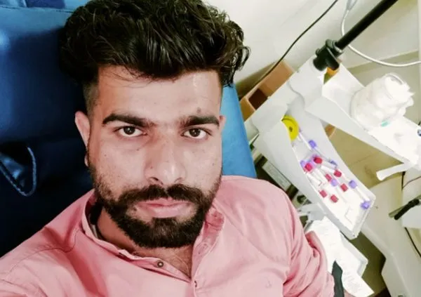 गर्भवती महिला को ऋषभ इन्सां ने किया रक्तदान