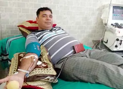 उपचाराधीन मरीज हेतु डेरा श्रद्धालु ने किया रक्तदान