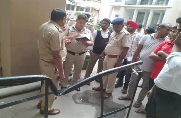 हत्या का आरोपी कोर्ट की छठी मंजिल से कूदा, मौत
