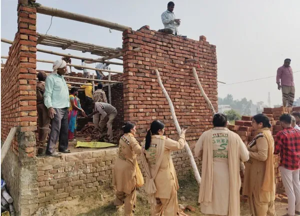 बे-मिसाल ! जरूरतमंद पत्रकार को डेरा अनुयायियों ने बनाकर दिया मकान