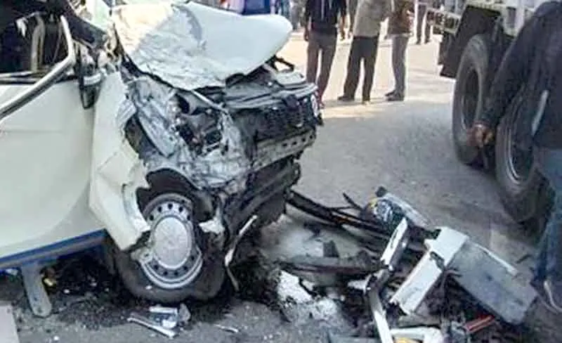कार ट्रक में टक्कर, दो महिलाओं की मौत