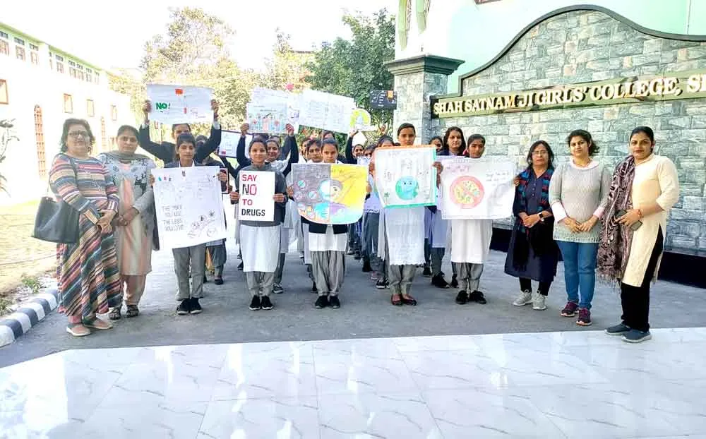 शाह सतनाम जी गर्ल्स कॉलेज ने निकाली नशा मुक्ति जागरुकता रैली