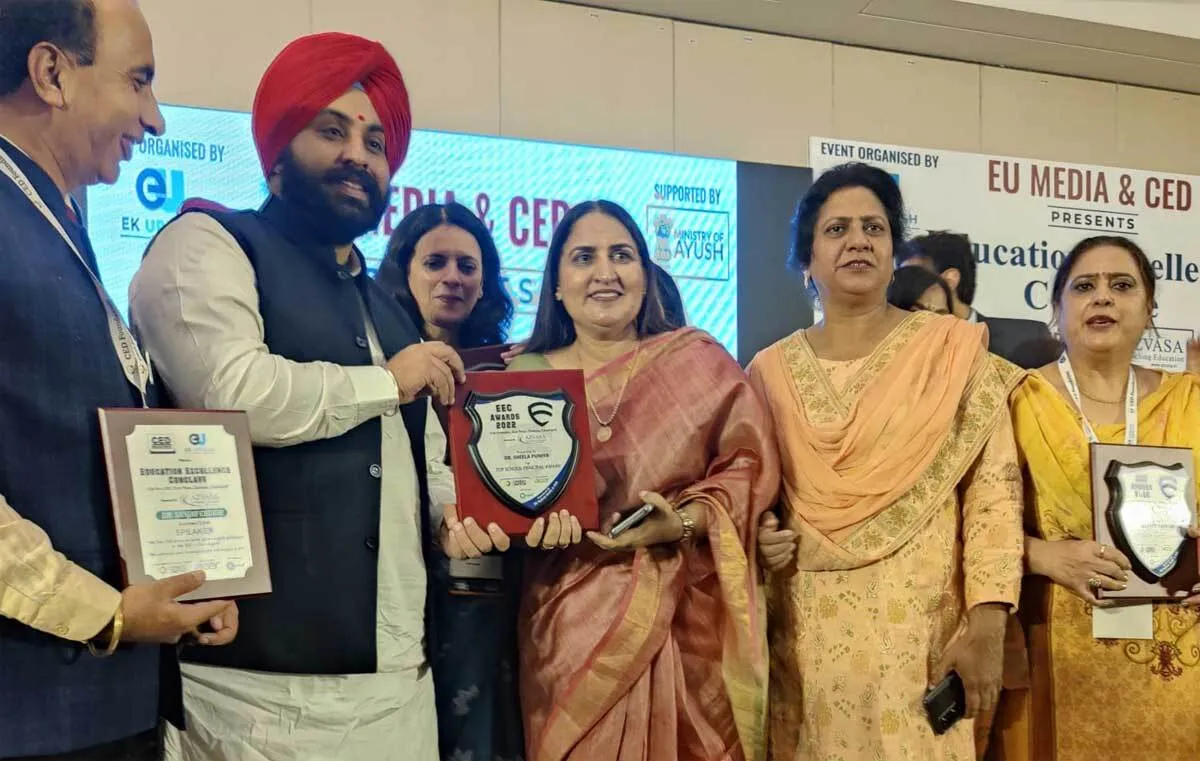 टॉप स्कूल प्रिंसिपल अवार्ड से शाह सतनाम जी गर्ल्स स्कूल की प्रिंसिपल सम्मानित