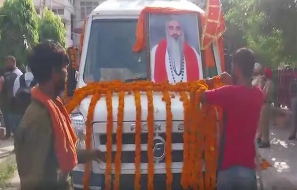 शिवसेना नेता सुधीर सूरी का अंतिम संस्कार, अंतिम यात्रा में उमड़ा सैलाब