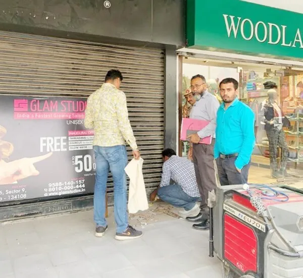 पंचकूला में तीन बड़े शोरूम सील, सेक्टर-9 में बड़ी कार्रवाई