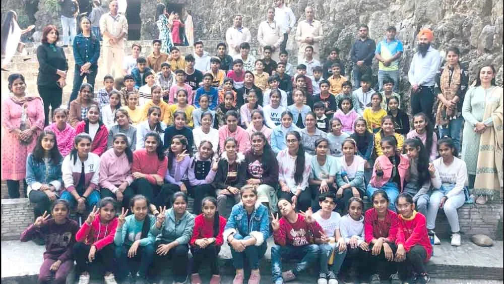 लोटस इंटरनेशनल स्कूल के विद्यार्थियों का दो दिवसीय शैक्षणिक भ्रमण