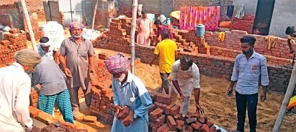अरनीवाला की साध-संगत ने जरूरतमंद परिवार को बनाकर दिया ‘आशियाना’