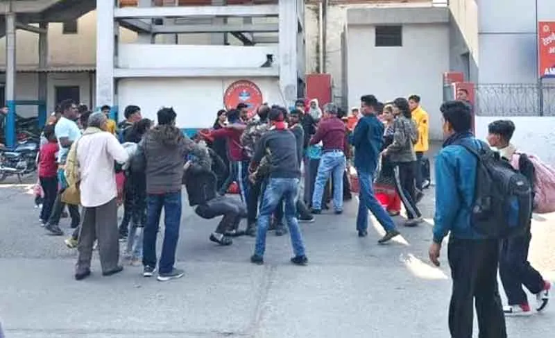 शादी कर अंबाला पहुंचे परिवार के बीच खूनी संघर्ष