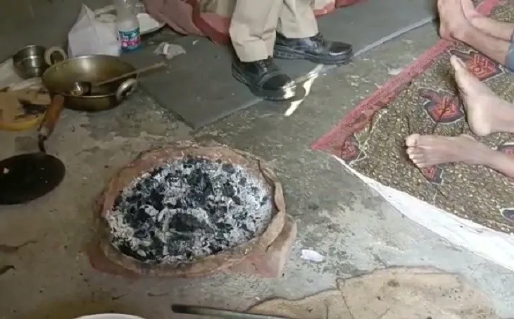 कमरे में आग जलाकर बैठे थे, दम घुटने से तीन की मौत