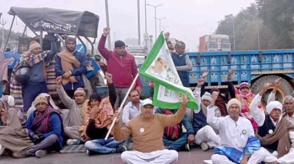 भाकियू ने रोका जींद-नरवाना नेशनल हाइवे पर जाम लगाया