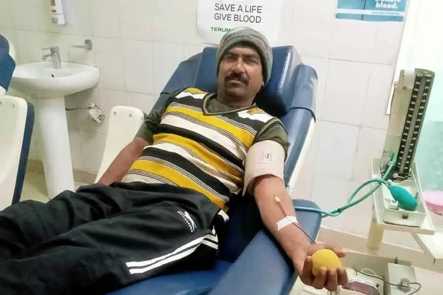 बिहार के डेरा श्रद्धालु ने रक्तदान कर बचाई जिंदगी