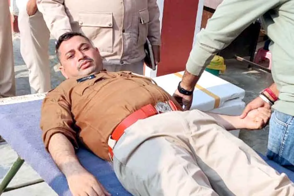 रक्तदान शिविर में 24 यूनिट रक्त संग्रहित