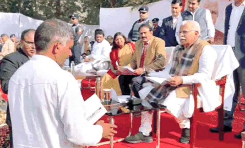 मुख्यमंत्री ने एडीसी कार्यालय के सहायक को किया सस्पेंड