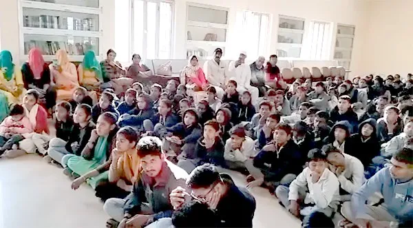 सात समुंदर पार से चल रही है नि:शुल्क कंप्यूटर क्लास