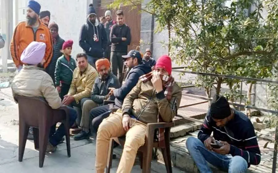 बिजली टॉवर में ब्लास्ट, बिजली के उपकरण जले