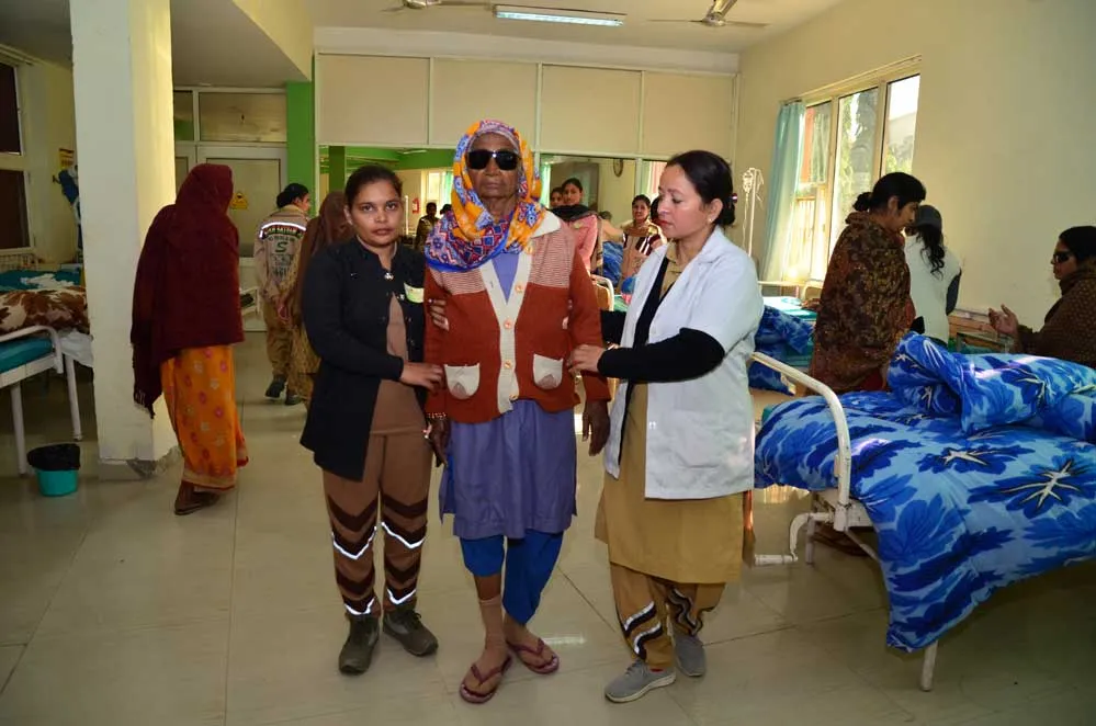 सेवा के साथ, औलाद का फर्ज भी निभा रहे ‘इन्सां’