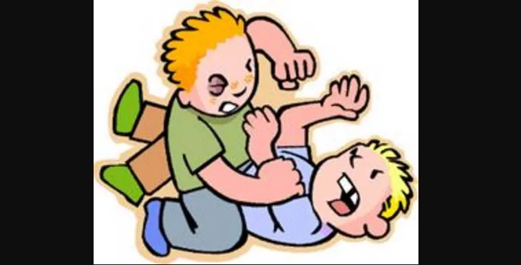 चाचा-भतीजे ने की मारपीट, कनपटी पर तानी पिस्तौल