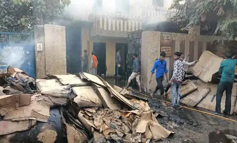 बहादुरगढ़ में चंद लम्हों में राख हो गई गत्ता फैक्ट्री