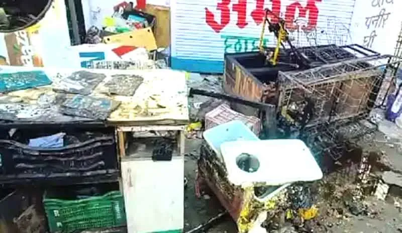 चंद मिनटों में 30 साल की मेहनत खाक