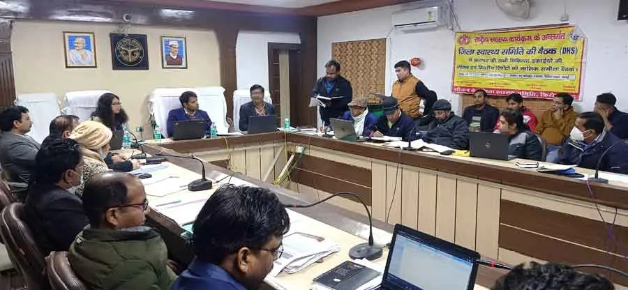 मिशन मोड पर जनपद में बनवाए जाऐं गोल्डन कार्ड – डीएम