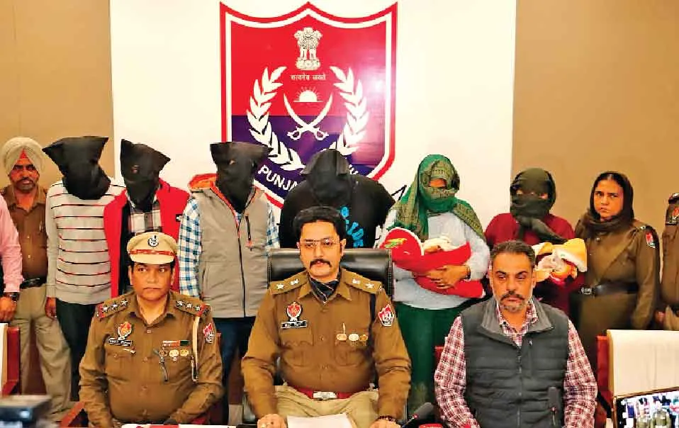 पुलिस ने नवजात बच्चों की खरीद-फरोख्त गिरोह का किया पर्दाफाश