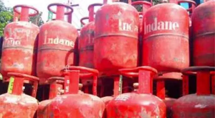 सरकार का बड़ा ऐलान: महज 500 रुपये में मिलेगा सिलेंडर, जानिये कैसे