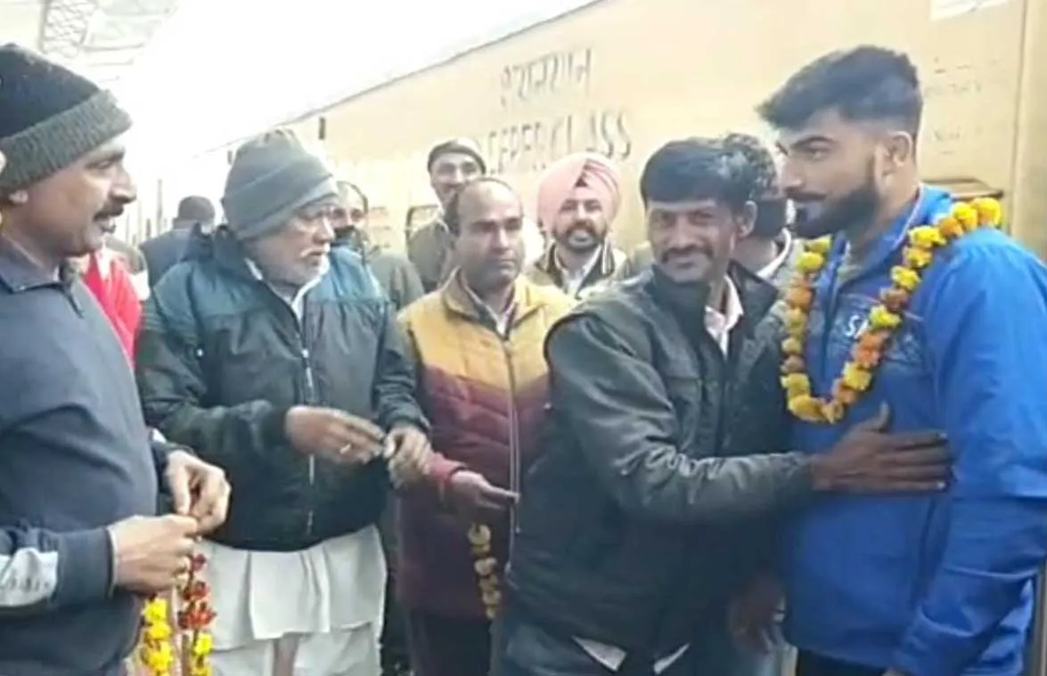 गोल्ड मेडल जीतकर लौटे राहुल सेवटा का स्वागत