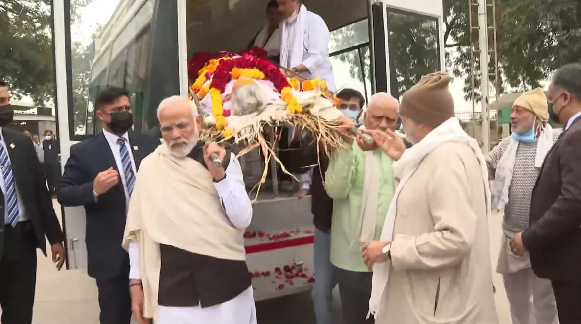 प्रधानमंत्री की माँ का निधन, मुर्मू, शाह सहित कई नेताओं ने शोक व्यक्त किया