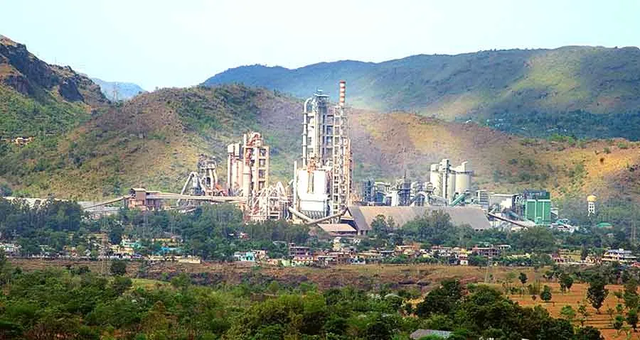 हिमाचल में सीमेंट फैक्ट्रियां बंद होने से मचा घमासान, नोटिस जारी