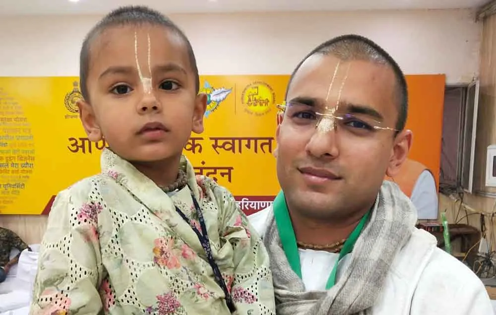 3 साल का भागवत सनातन संस्कृति में समझा रहा ए,बी,सी,डी का मतलब