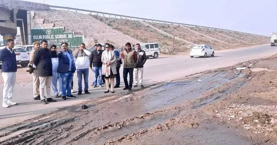 सर्विस रोड पर हर समय जमा होने वाले पानी की समस्या से मिलेगी निजात