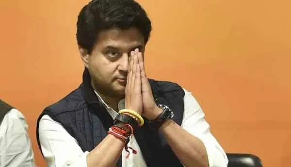 एक ट्वीट पर यात्री की मदद के लिए आगे आए सिंधिया