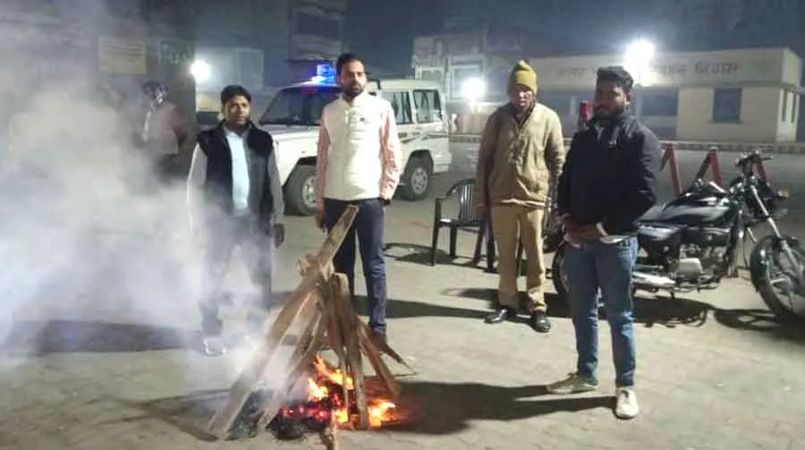 एसडीएम ने नगर में परखी अलाव की व्यवस्था