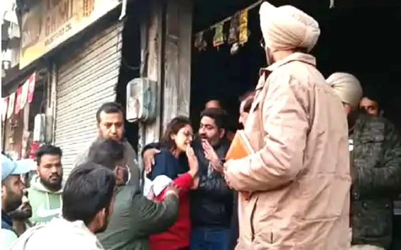 किरयाणा स्टोर में लगी भयंकर आग