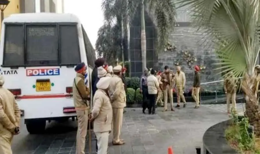 हयात होटल को बम से उड़ाने की धमकी