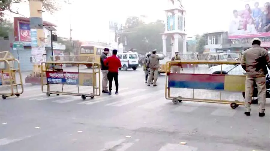 मथुरा में अलर्ट, शाही ईदगाह में हनुमान चालीसा पाठ का ऐलान, अर्धसैनिक बल की तैनाती