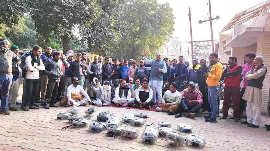 टयूबवेलो पर जबरन लगाये जा रहे मीटरो पर किसानो में रोष