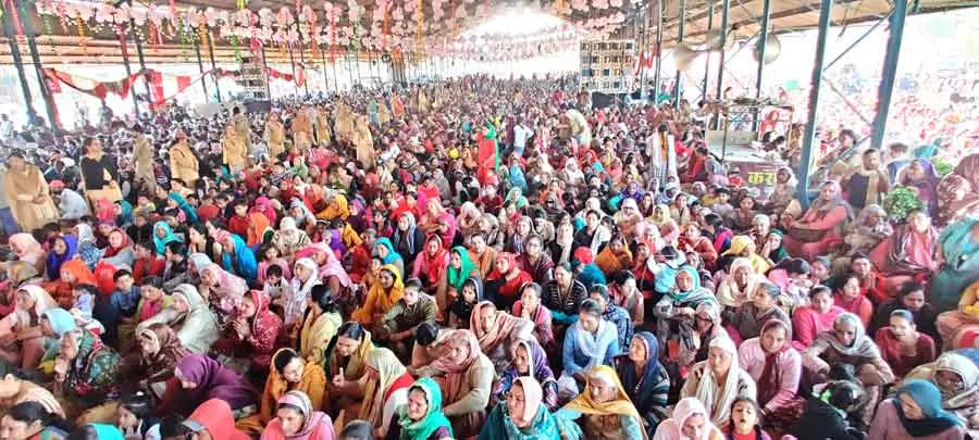 फतेहाबाद नामचर्चा में उमड़ी साध-संगत, 100 जरुरतमंद परिवारों को बांटे कंबल