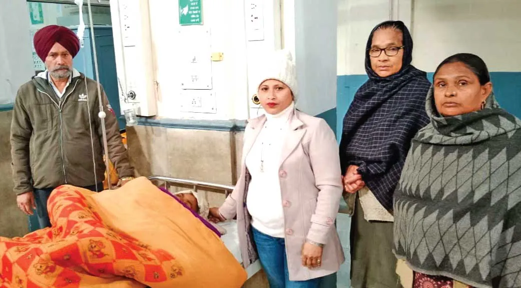 बुजुर्ग मां को औलाद ने ठुकराया, डेरा श्रद्धालुओं ने दी पनाह