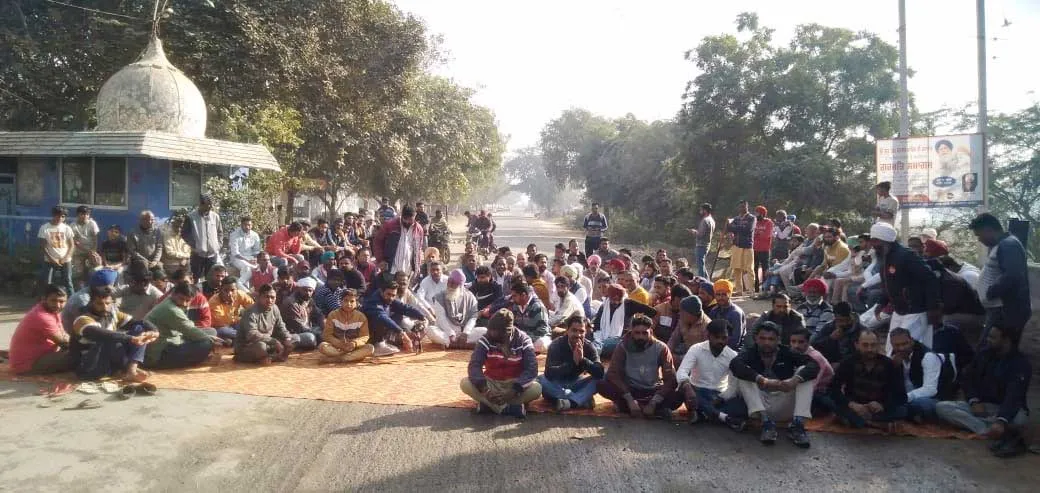 ओढां : चोरी की घटना के विरोध में ग्रामीणों ने लगाया जाम