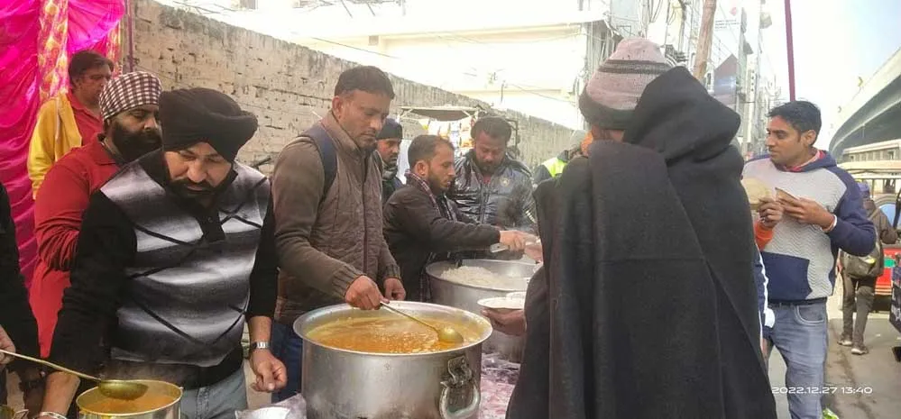 Panipat : गरीबों को खाना खिलाकर मनाया शहीदी दिवस