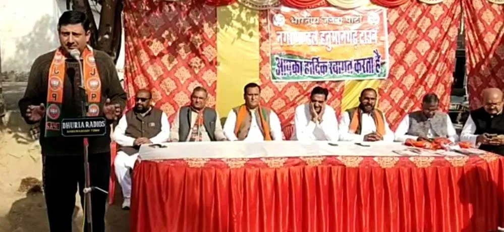 ‘पेपर नहीं सरकार हुई लीक’