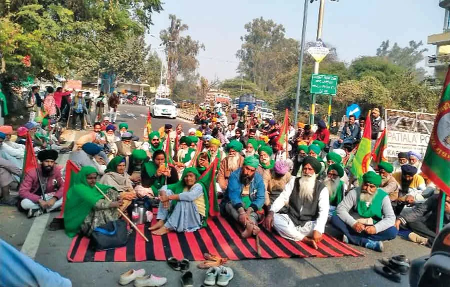 पुलिस ने दिलाया कब्जा, किसानों में रोष