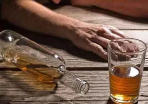 एक तरफ शराब पीने से 40 लोगों की गई जान, उधर मंत्री ने कहा पावर बढ़ाओ सब बर्दाश्त कर लोगे
