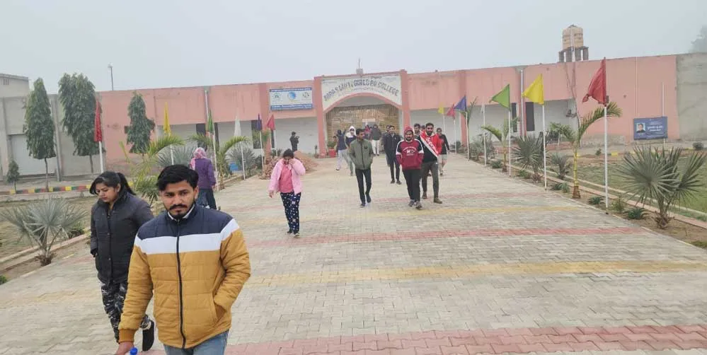 पेपर लीक के बाद सुरक्षा इंतजाम और कड़े, गुजरना पड़ा चैकिंग की कड़ी परीक्षा से