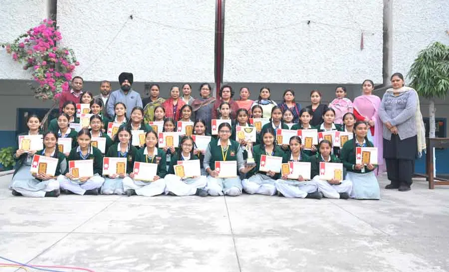 आरएस मॉडल स्कूल ने जीती ओवरऑल ट्रॉफी