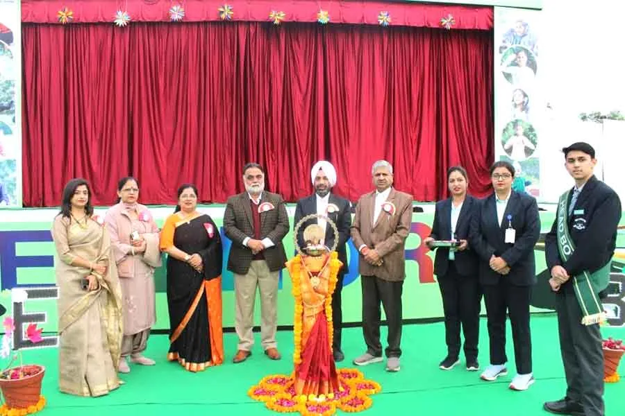 सिल्वर ओक्स स्कूल में बड़ी धूमधाम से मनाया ‘पहला स्थापना दिवस’